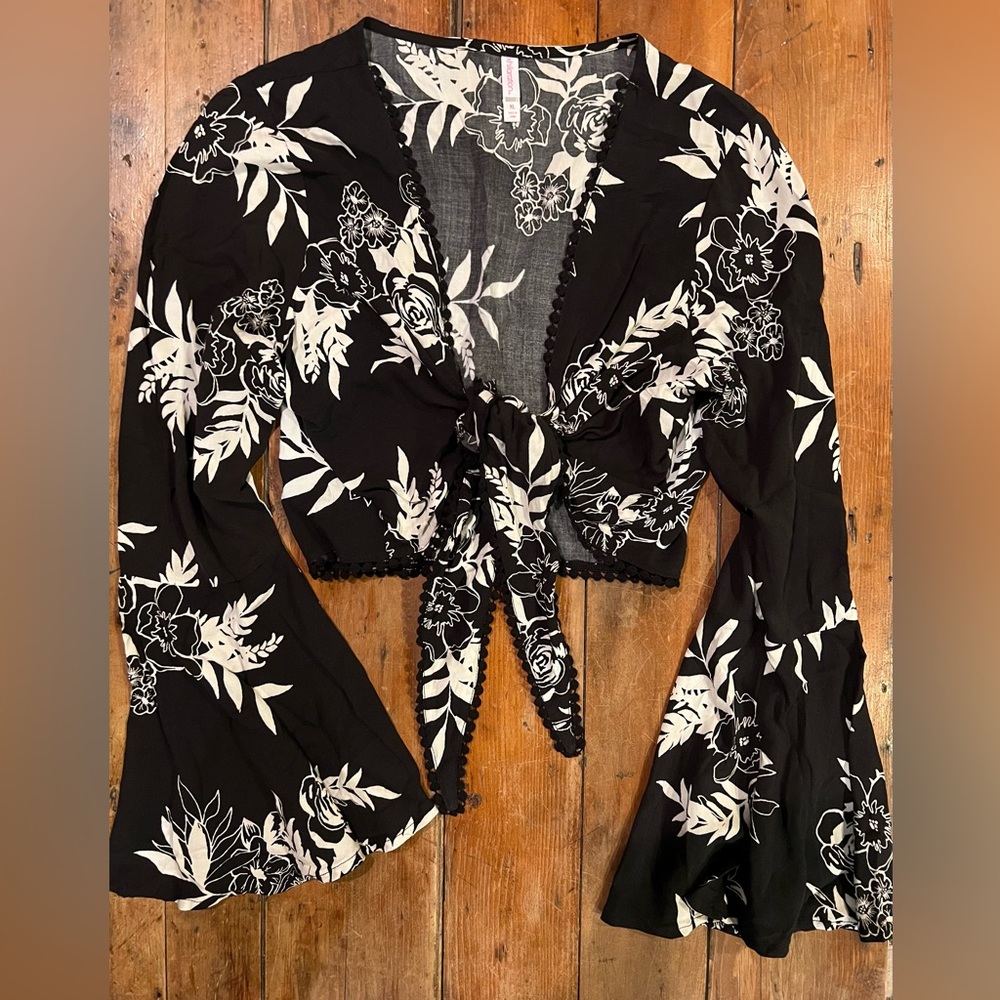 Xhilaration brand wrap top with bell sleeves